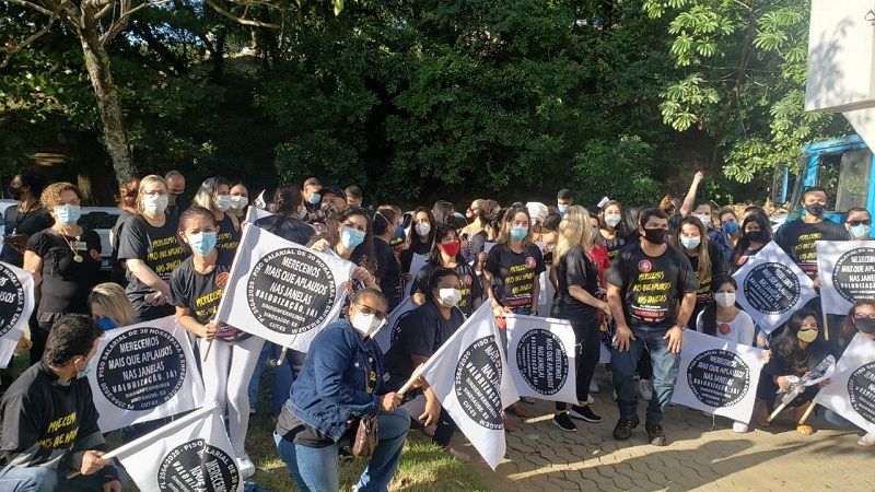 Profissionais da categoria fizeram uma carreata em a Assembleia Legislativa, na Capital (Foto: Divulgação)