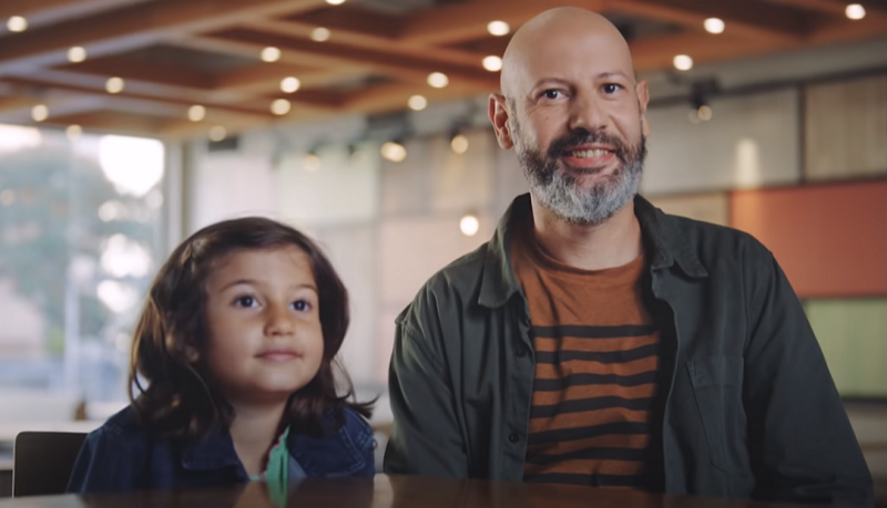 Escola promove discurso homofóbico contra propaganda LGBT de rede de restaurantes (Foto: Reproduçaõ/ YouTube)