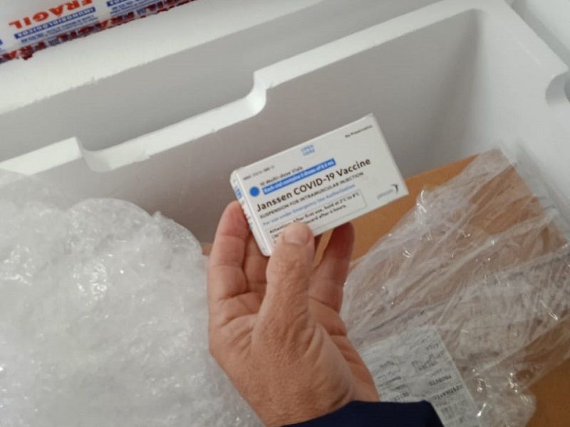 A remessa contém imunizantes da Coronavac, Pfizer e, pela primeira vez, da Janssen (Foto: Divulgação/ Sesa)