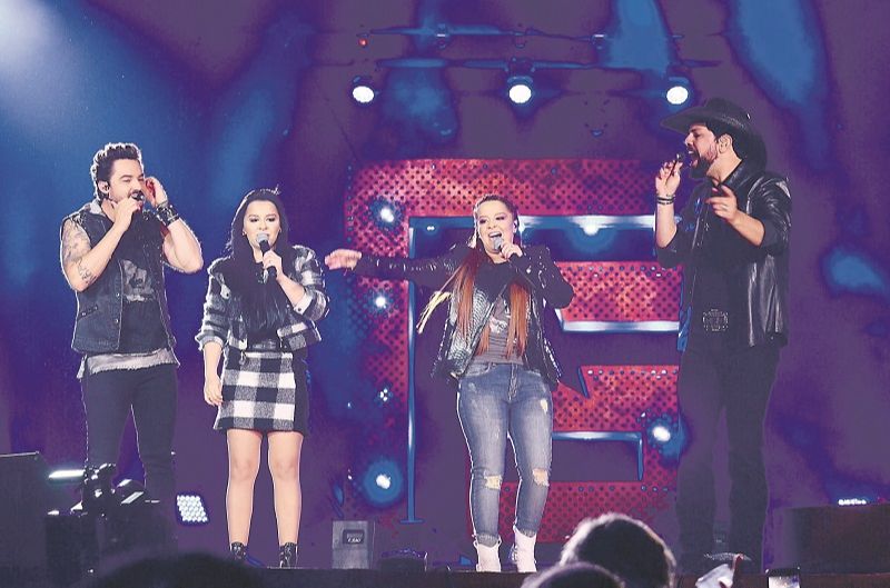 Fernando e Sorocaba vão cantar sucessos com as gêmeas sertanejas em live que terá cenário temático. (Foto: AGNEWS)