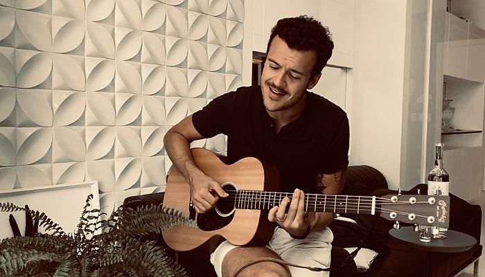 Forlani tem lançado várias músicas na pandemia (Foto: Divulgação)