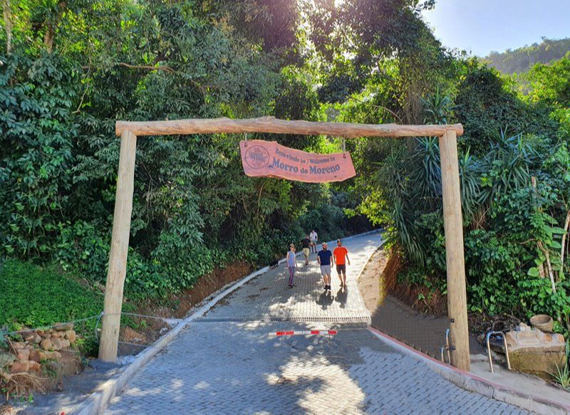 Grupo se perde no Morro do Moreno e bombeiros fazem buscas (Foto: Beto Morais/AT)