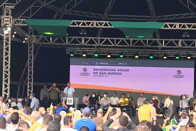 O presidente discursou por cerca de 14 minutos após entregar cinco chaves das casas populares do programa Casa Verde Amarela em São Mateus (Foto: Glaudson Rohr)