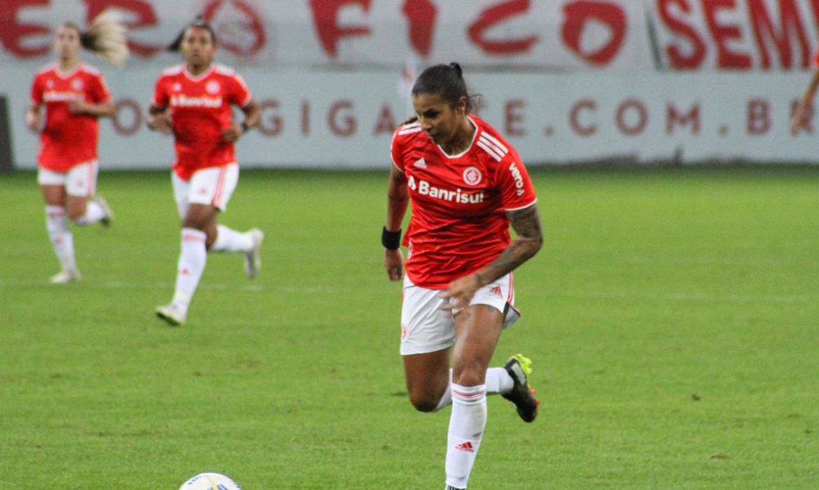 Fabi Simões em partida entre Internacional e Grêmio (Foto: Jota Finkler/ Internacional/ Divulgação)