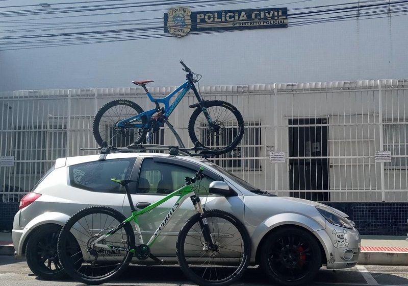 Os pertences foram encontrados com o golpista no município de Registro, em São Paulo (Foto: Divulgação/ Polícia Civil)