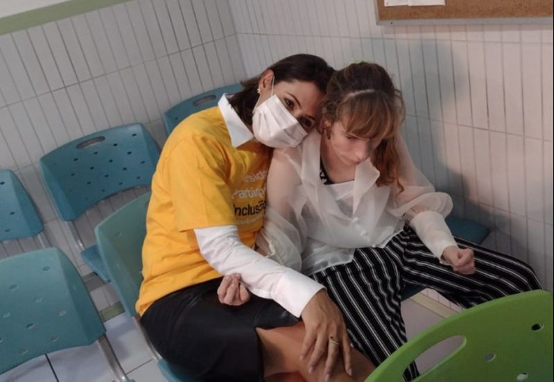 Michelle Bolsonaro em encontro com a jovem Isabella Goltara (Foto: Acervo pessoal)