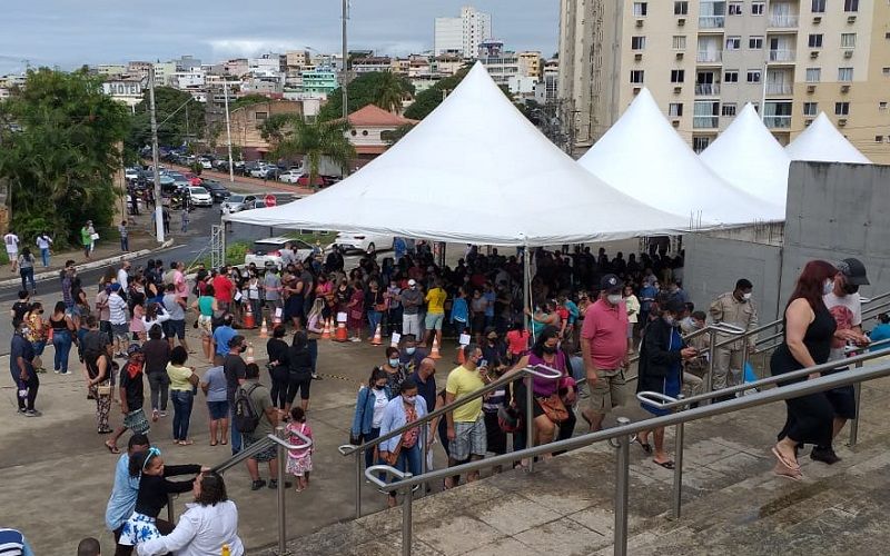 A aglomeração chamou a atenção de moradores e assustou quem estava no local para ser vacinado (Foto: Divulgação)