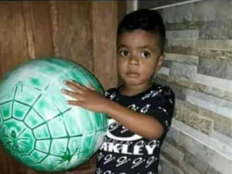 Jhonatan Moreira, de 5 anos, foi atingido na cabeça por uma bala perdida no bairro Zumbi dos Palmares (Foto: Acervo Pessoal)