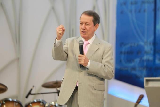 O missionário R.R. Soares está internado com Covid (Foto: Reprodução/ Facebook)