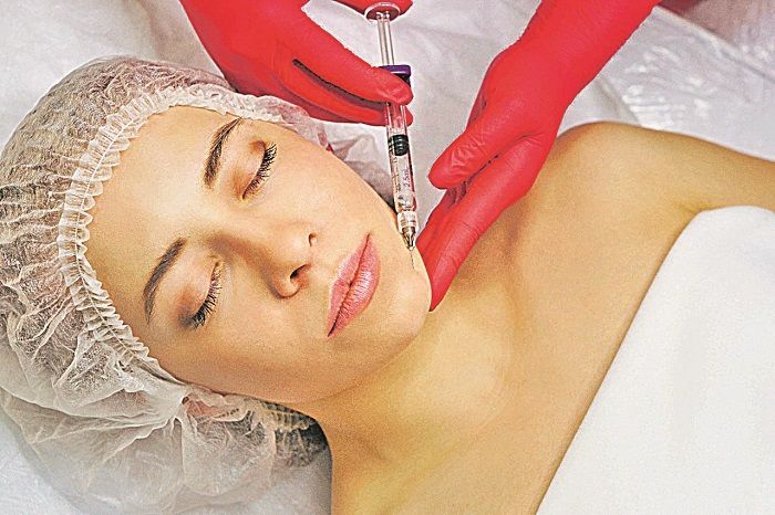 Paciente faz preenchimento facial (Foto: Divulgação )