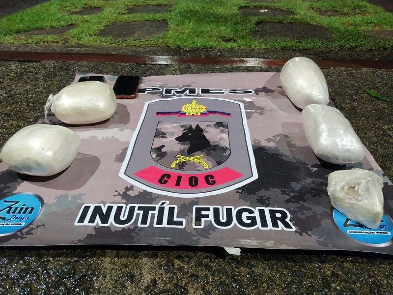 PM apreende 4kg de cocaína no Bairro da Penha (Foto: Polícia Militar)