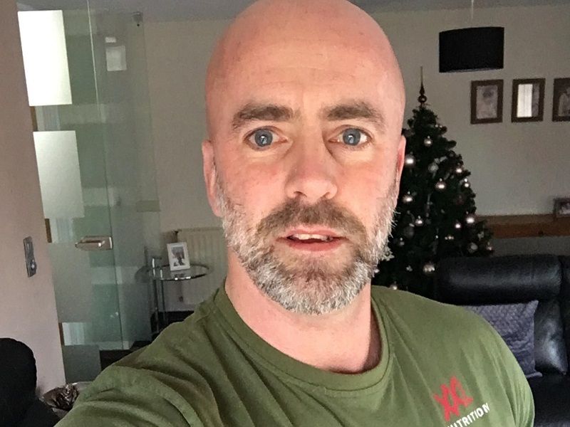 A polícia está à procura do instrutor militar de tiro Jürgen Conings, 46, que fugiu com "um arsenal e munição suficiente para uma pequena guerra", após ameaçar de morte um dos principais virologistas do país (Foto: Divulgação/ Twitter)