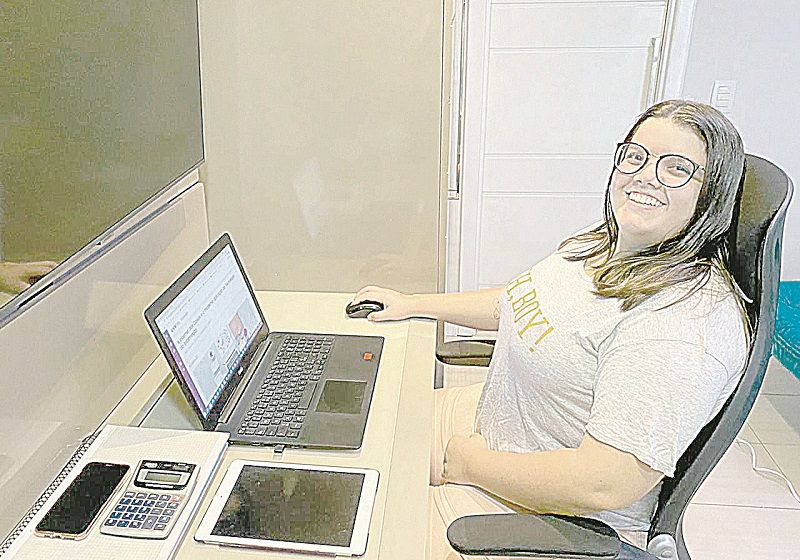 Luma participou do curso A Internet das Coisas e a Moderna Aplicação da Tecnologia da Informação (Foto: Acervo Pessoal)
