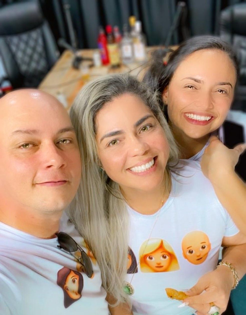 O trisal comemorou o primeiro Dia dos Namorados (Foto: Acervo pessoal)