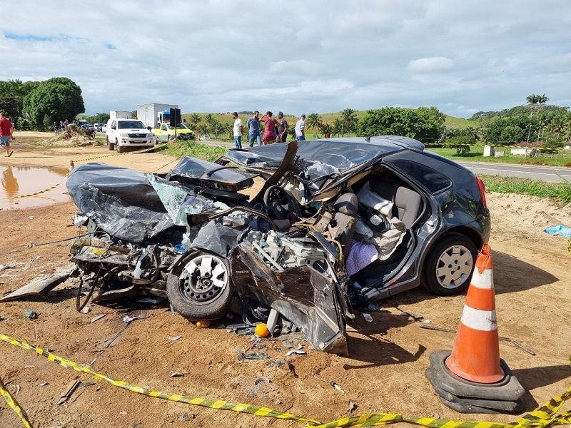 Turista morre em acidente com 4 veículos após fim de semana em Guarapari (Foto: Roberta Bourguignon)