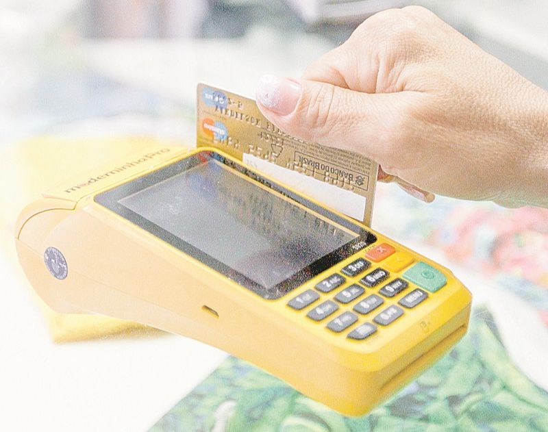 Máquina de cartão será usada para que os valores a receber se transformem em garantia de empréstimo (Foto: Leone Iglesias — 27/04/2018)