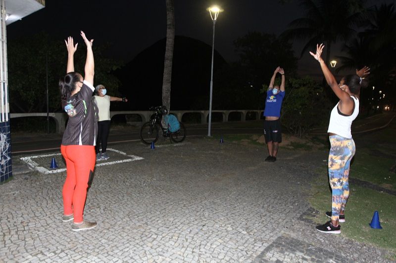 Alunos fazem exercícios em Vitória (Foto: Antônio Moreira/AT)