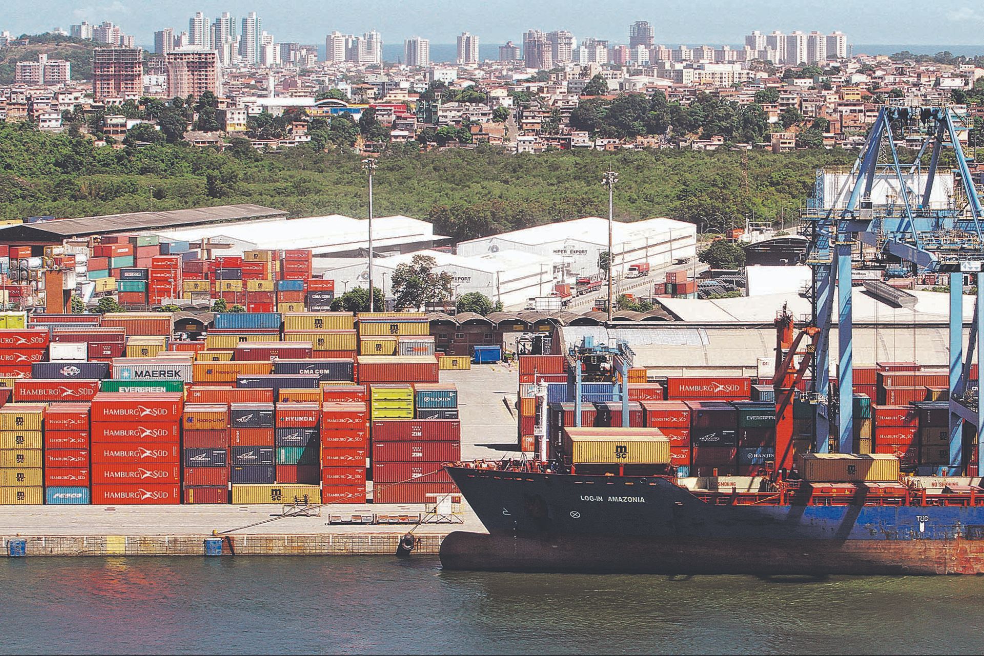 Navio atracado no Porto de Vitória: atualmente são 3 mil trabalhadores nos portos do Espírito Santo