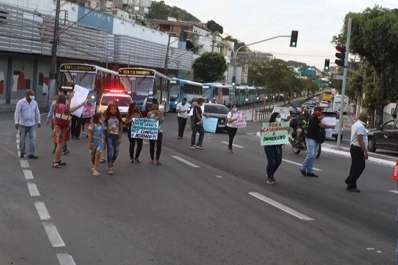 Imagem ilustrativa da imagem Cobradores de ônibus fazem protesto em Vitória e pedem volta ao trabalho