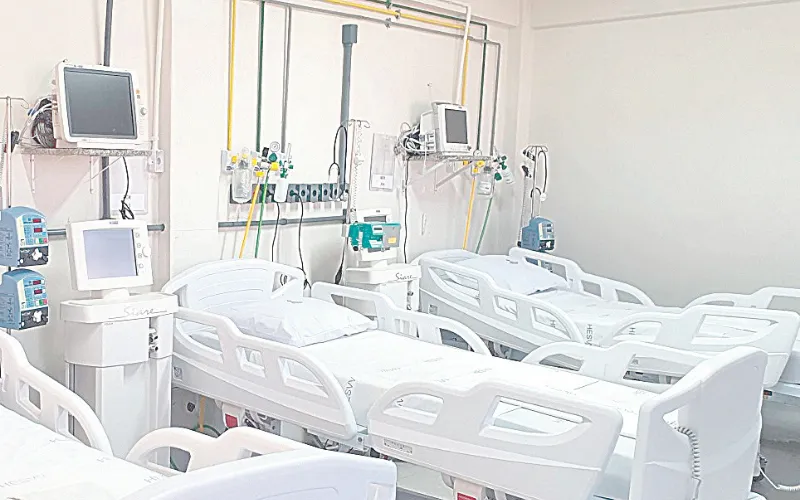 Imagem ilustrativa da imagem Estado deve fechar mês com redução de 43% de mortes por covid