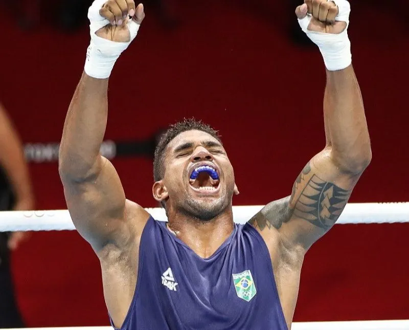 Imagem ilustrativa da imagem Boxeador Abner Teixeira perde a semifinal e fica com o bronze nas Olimpíadas