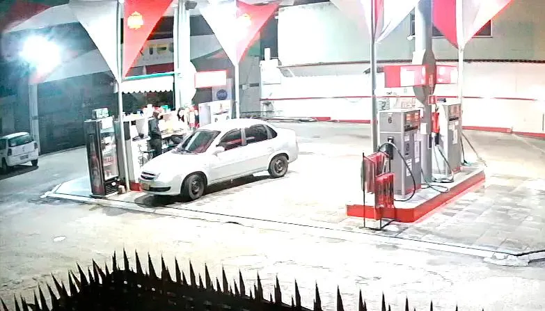 Imagem ilustrativa da imagem VÍDEO | Bandidos assaltam posto e levam R$ 1 mil em Cachoeiro de Itapemirim