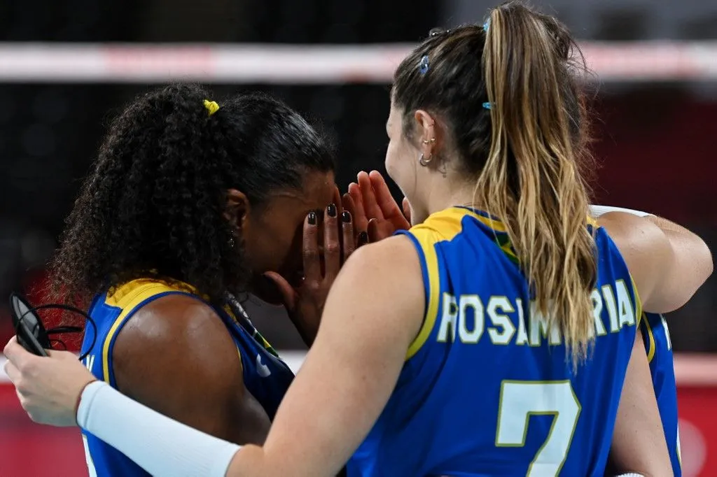 Imagem ilustrativa da imagem Brasil bate a Sérvia e mantém invencibilidade no vôlei feminino