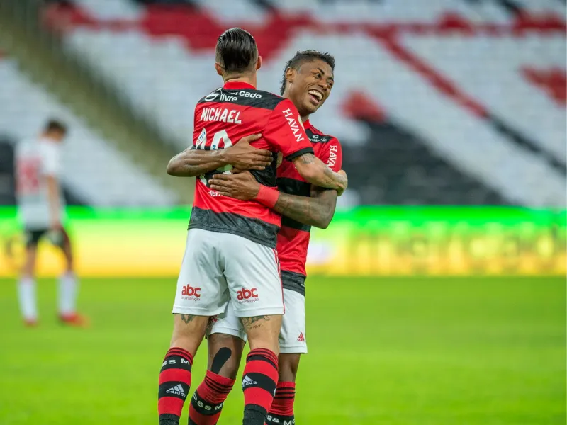 Imagem ilustrativa da imagem Bruno Henrique brilha e Fla atropela o São Paulo