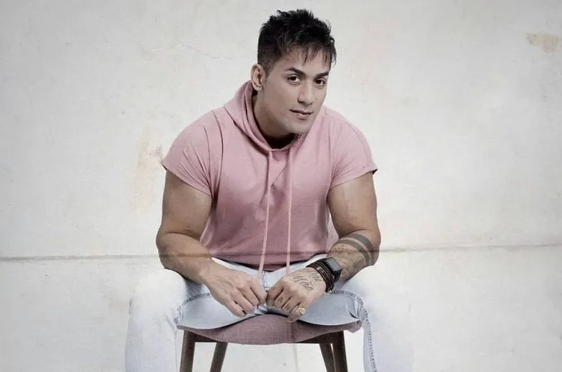 Imagem ilustrativa da imagem Cantor Tiago diz que cirurgia peniana motivou fim de namoro com cantora