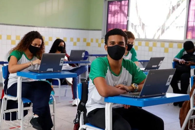 Imagem ilustrativa da imagem 8 mil estudantes no Estado vão começar a receber aparelhos para acesso à internet