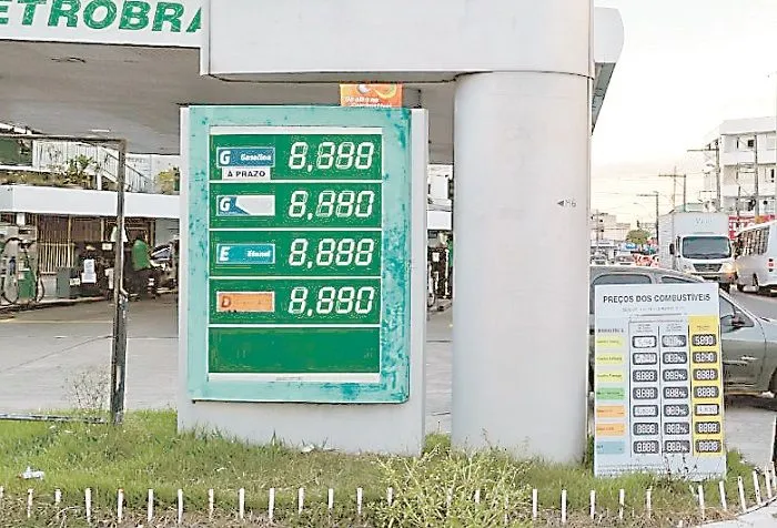 Imagem ilustrativa da imagem Gasolina comum chega a custar R$ 6,34 no Estado