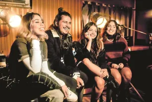 Imagem ilustrativa da imagem Carol e Vitoria lançam música com Casa Worship