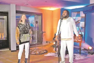 Imagem ilustrativa da imagem Clovis canta com Claudia Leitte