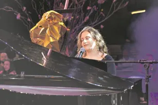 Imagem ilustrativa da imagem Música para adorar na voz de Raquel Emerick