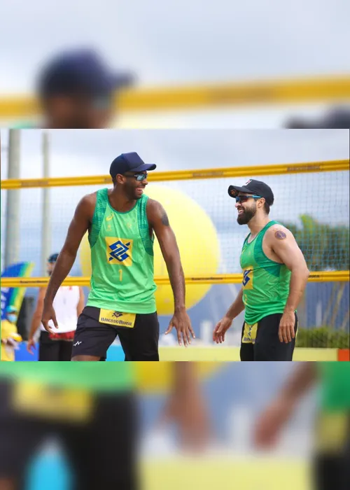Imagem ilustrativa da imagem Bruno Schmidt e Evandro vencem chilenos em estreia no vôlei de praia