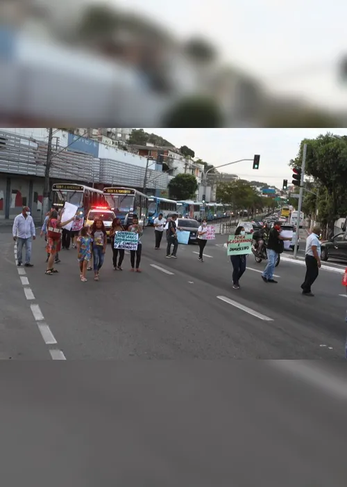 
          Imagem ilustrativa da imagem Cobradores de ônibus fazem protesto em Vitória e pedem volta ao trabalho
          