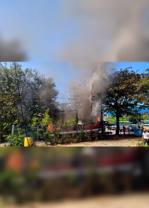 
          Imagem ilustrativa da imagem Incêndio atinge lancha avaliada em R$ 400 mil em Vitória. Dois ficam feridos
          