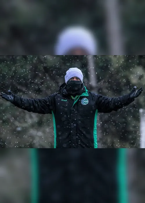 Imagem ilustrativa da imagem VÍDEOS | Sul do País já registra neve e temperatura chega a -7,8ºC