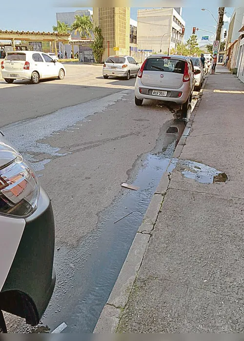 Imagem ilustrativa da imagem Vazamento em rede de esgoto no Centro de Vila Velha