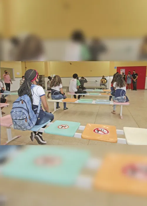 Imagem ilustrativa da imagem Volta à sala de aula obrigatória hoje para 240 mil alunos da rede estadual