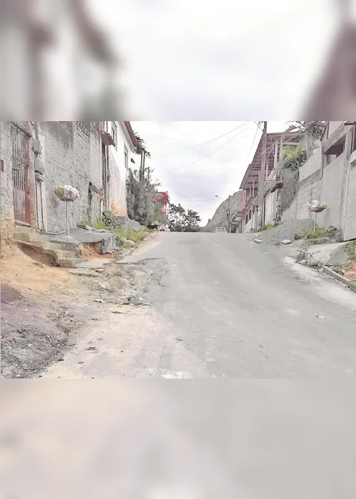 
          Imagem ilustrativa da imagem Ladeira com buraco no asfalto
          