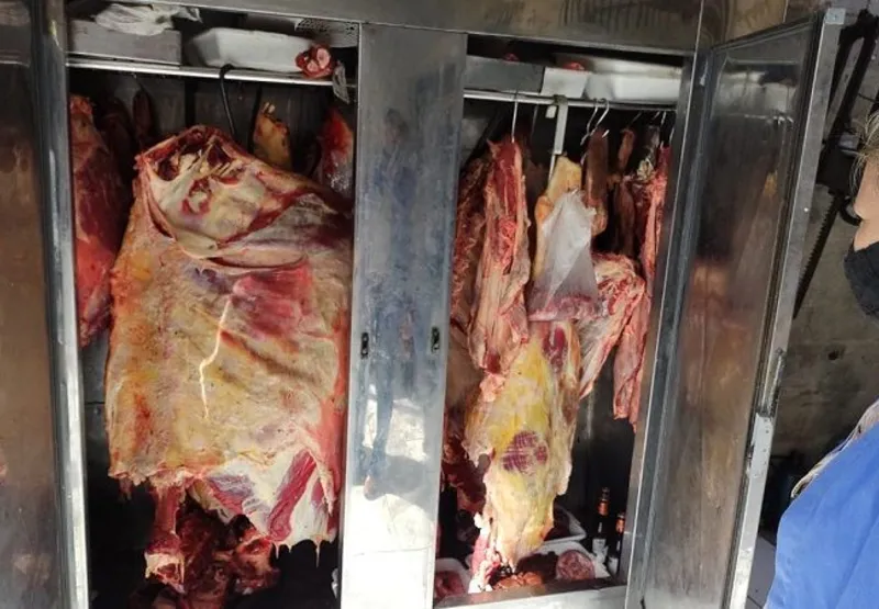 A carne clandestina foi encontrada durante vistoria em quatro estabelecimentos