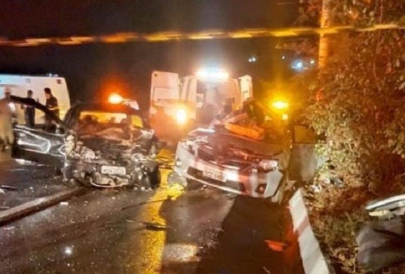 Dois carros se envolveram em um acidente na ES-060 na noite deste sábado (31) (Foto: Divulgação/ CBMES)