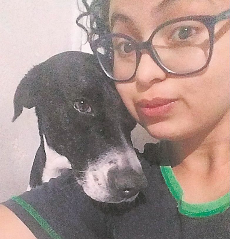 Há dois meses, a Morango foi adotada pela recepcionista Pâmela Sutil, de 23 anos. (Foto: Acervo pessoal)