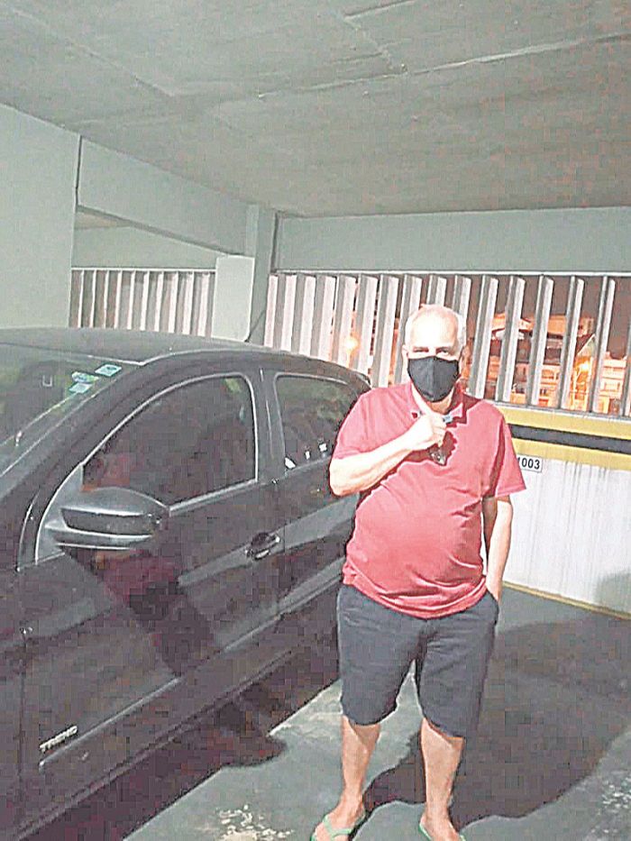 O aposentado Antônio Carlos Leão, de 63 anos, espera que a proposta se torne lei para conseguir trocar o carro (Foto: Acervo pessoal )