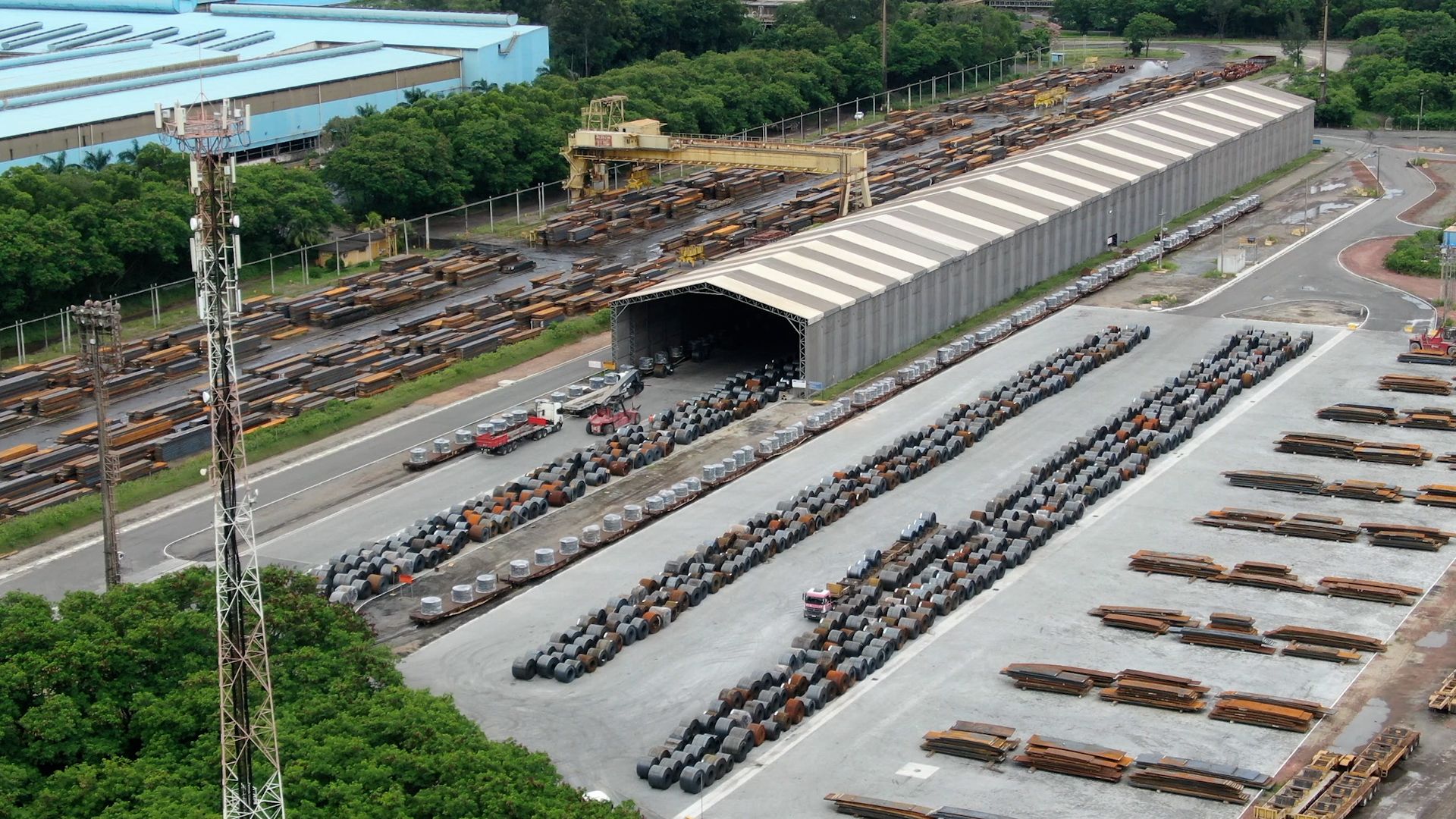Plano estratégico de pavimentação de vias está em andamento, com previsão de encerramento da primeira fase em setembro. Investimento de R$ 40 milhões
