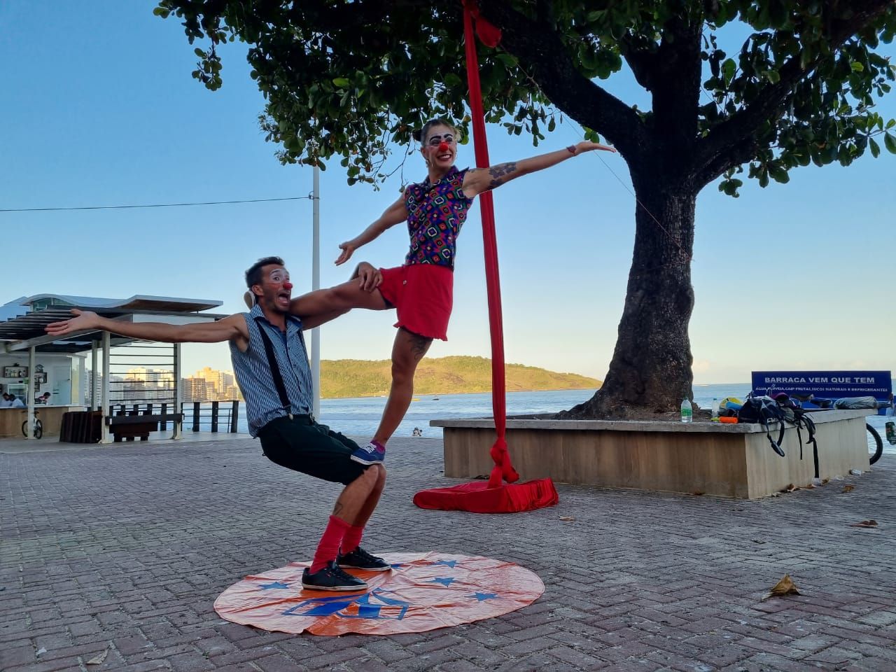 Casal de Argentinos levam circo para as ruas (Foto: Divulgação)