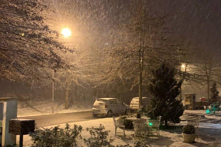 Atrás de neve, turistas arriscam viagem bate e volta a cidades da serra gaúcha (Foto: Internet)