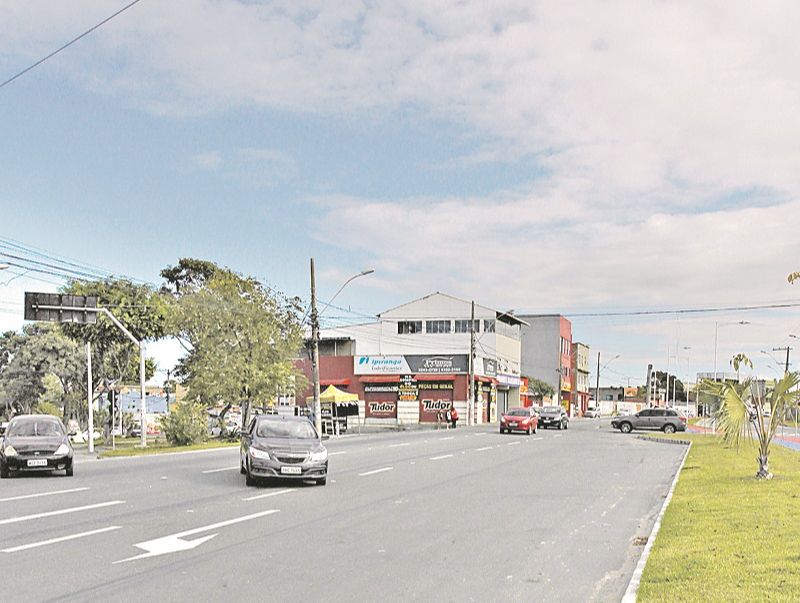 Trecho da Avenida Talma Rodrigues que dá acesso ao bairro Feu Rosa (Foto: Fábio Nunes/AT)