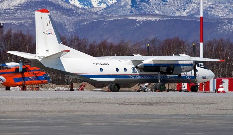 A aeronave com o prefixo RA-26085, no aeroporto de Patropavlovsk-Kamchatckiy, no extremo leste da Rússia (Foto: Reprodução/Ministério de Emergências da Rússia)